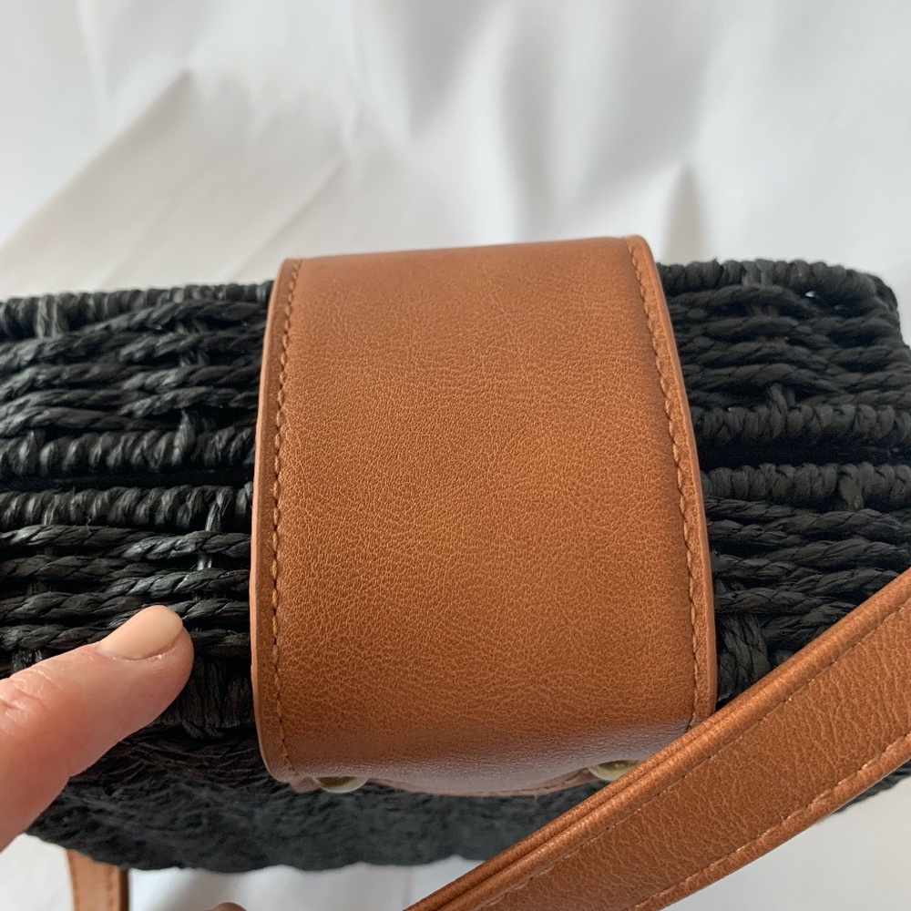 Billabong Purse Jabgibgi "Gimme Some" Straw Purse in Black - Picture 7 of 12